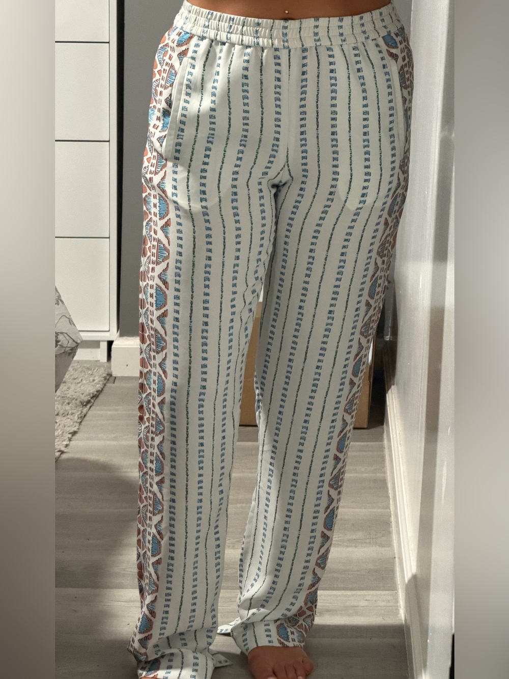 BCBGMaxAzria White Wide-Leg Pants with Blue and Brown Geometric Trim